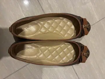 마이클코어스 리본 포함 플랫 슈즈