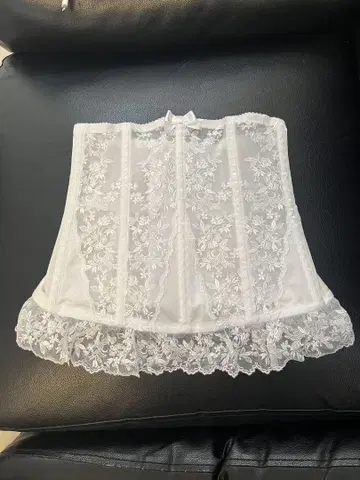 화이트 자수 레이스 코르셋
