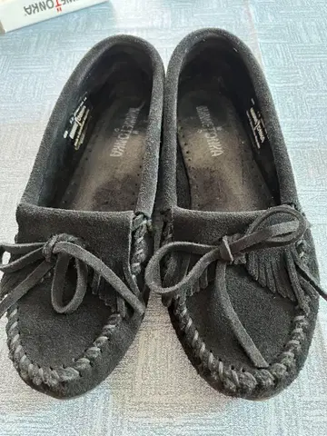 Minnetonka 블랙 스웨이드 모카신 7.5
