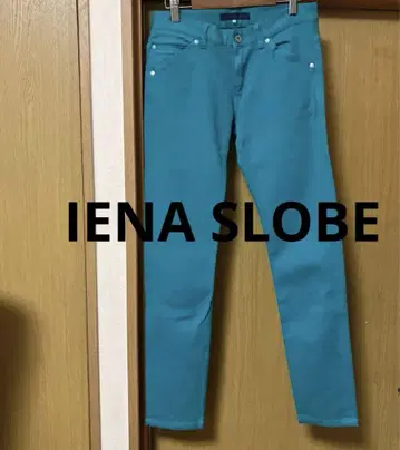 IENA SLOBE 스키니 팬츠 스카이블루 컬러 데님 투모로우랜드