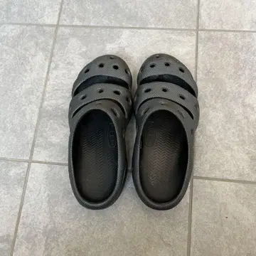 KEEN 블랙 클로그 샌들
