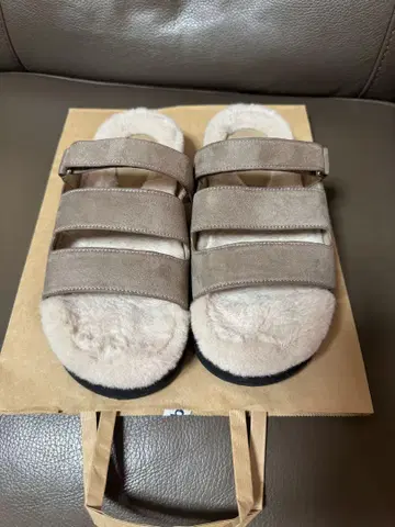 LE VERNIS 인조 모피 샌들 24.5cm