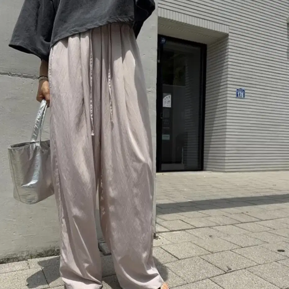 【BAON】[unisex] Onab Banding Balloon Wide Training Pants Cargo String Balloon Pants – Estudio Niksen