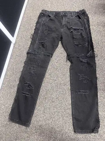 데미지 가공 블랙 데님 팬츠 슬림 핏