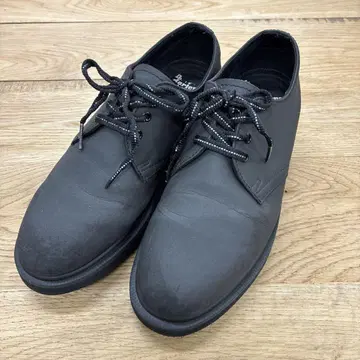 Dr. Martens 블랙 레이스업 슈즈