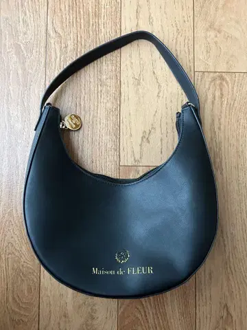 Maison de FLEUR 메종 드 플뢰르 하프문 숄더백