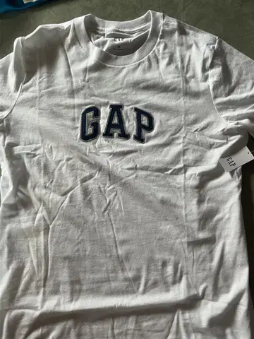GAP 화이트 로고 티셔츠