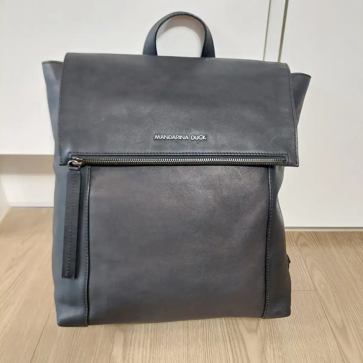 MANDARINA DUCK 만다리나덕 Mandarina Duck Leather Backpack on
