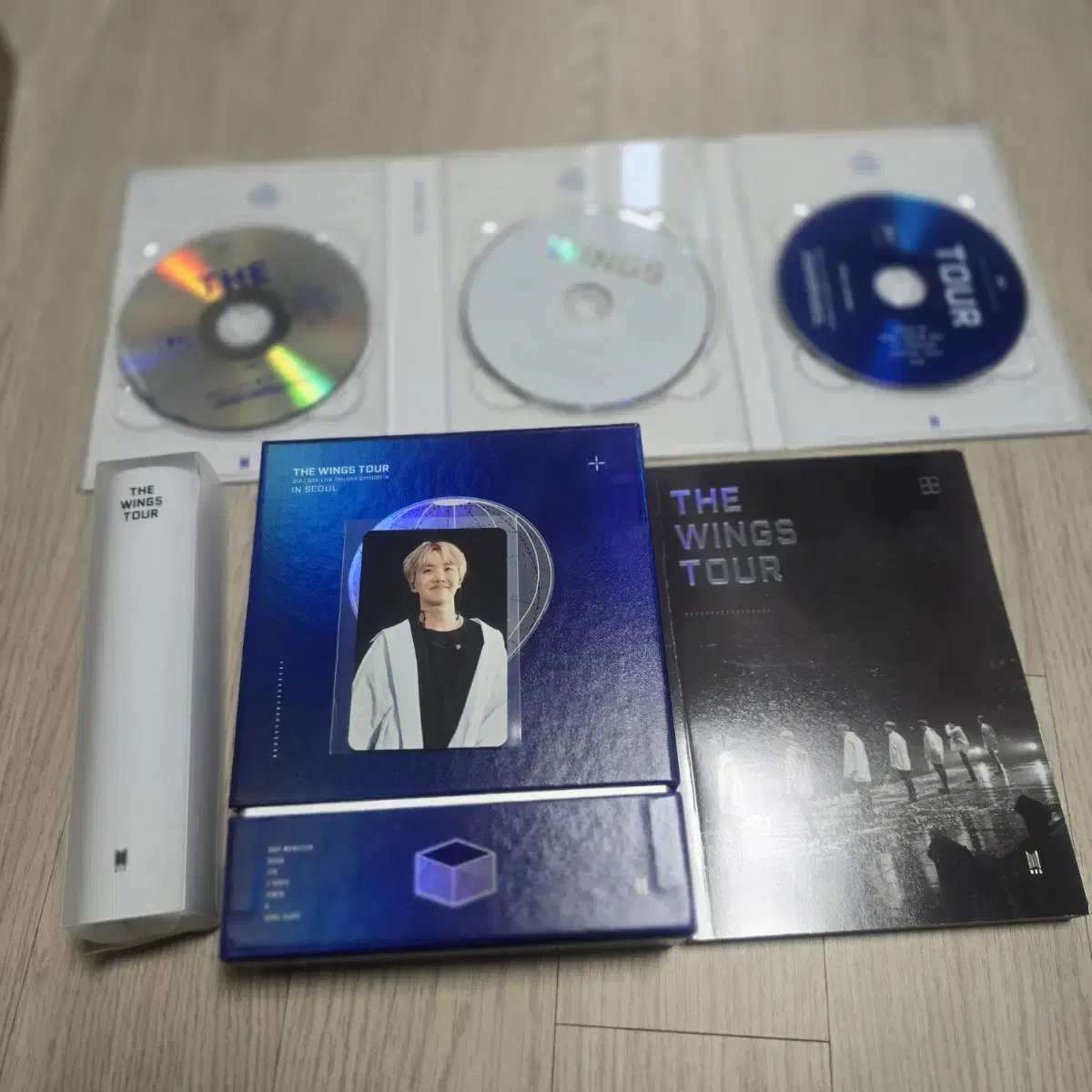 Bangtan Wings Tour DVD Hosoek including poca full set wts. bts Hobi