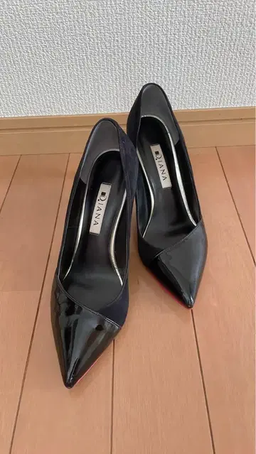 다이애나 펌프스 블랙