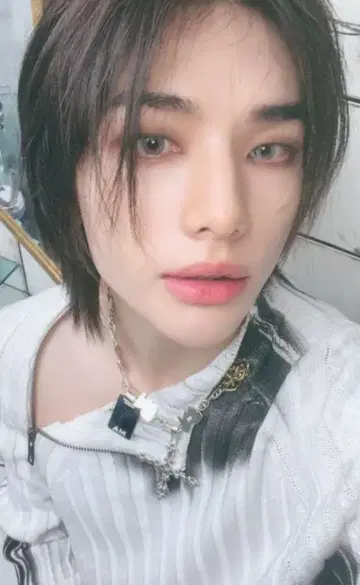 스트레이키즈 현진 락-스타 손