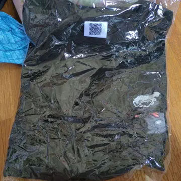 블랙과 화이트 반팔 티셔츠 M 사이즈