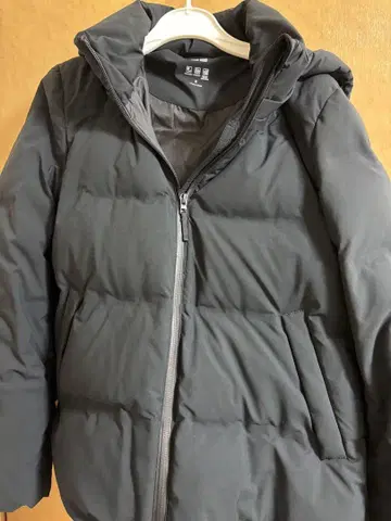 유니클로 후드 부착 다운 자켓 블랙