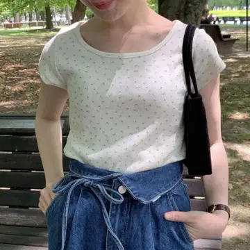 nugu 플라워 패턴 컴팩트 티셔츠