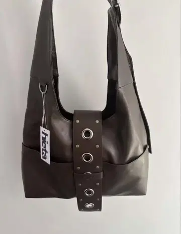 Hieta 다크 브라운 숄더백