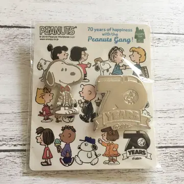 한정판 스누피 핀 배지 PEANUTS 70주년