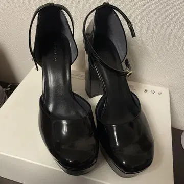 블랙 오픈토 하이힐