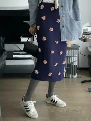 Dries Van Noten 고급스러운 블루 퍼플 꽃 비즈 자수 스커트