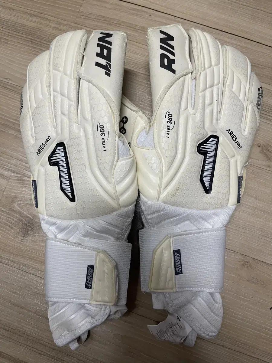 Rinat Nemesis Pro Goalkeeper Gloves No. 10