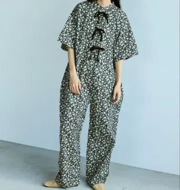 하프 슬리브 써지컬 올인원 꽃무늬