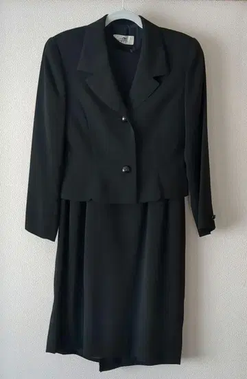 상복 11호 Soft Perle 블랙 스커트 수트