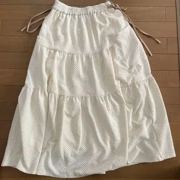 아이보리 플레어 스커트