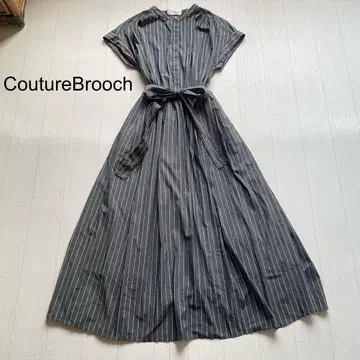 Couture Brooch 스트라이프 패턴 밴드 카라 원피스 그레이 40