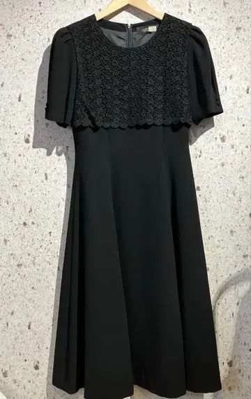 SOIR BENIR 반팔 세레모니 원피스 블랙 도쿄 소와르