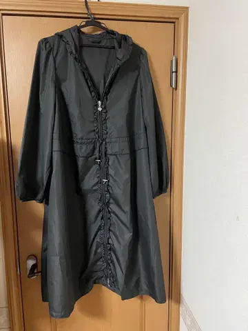 후드 부착 블랙 롱 코트 40