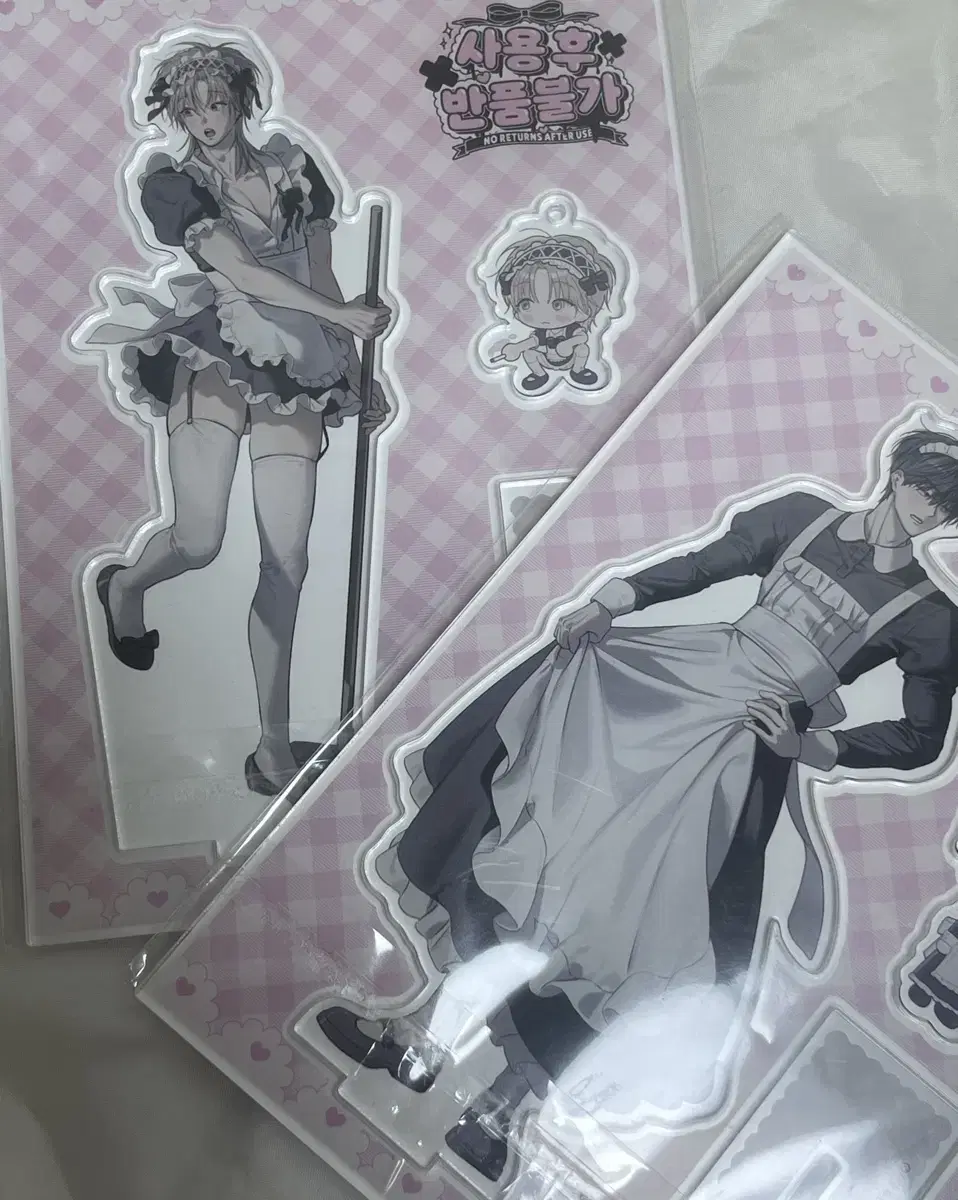 Acrylic stand, no returns after use