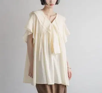 프릴 튜닉 블라우스 로리즈팜 미사용 새상품 이번 시즌 신상