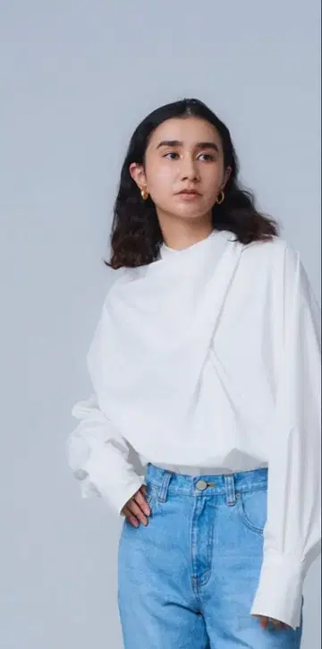 스터닝 루어 2WAY 보타이 블라우스