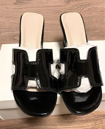 알파 큐빅 에나멜 H 디자인 샌들 블랙 미사용 새상품