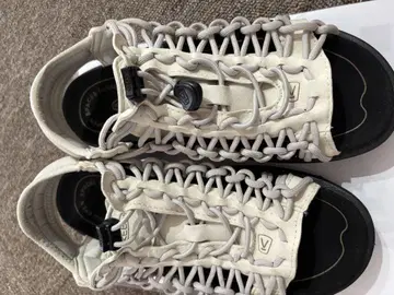 KEEN 유니크 샌들 화이트