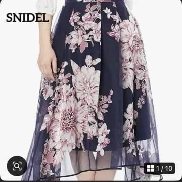 새상품급 스나이델 오팔 플로럴 스커트 플레어 스커트 네이비 꽃무늬