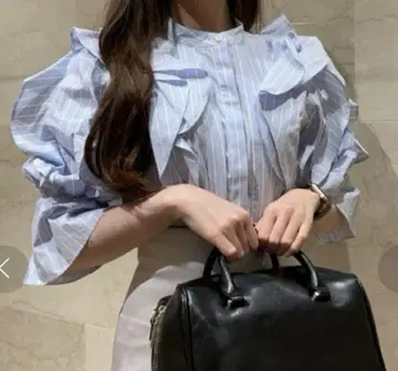 SNIDEL 프릴 볼륨 슬리브 블라우스