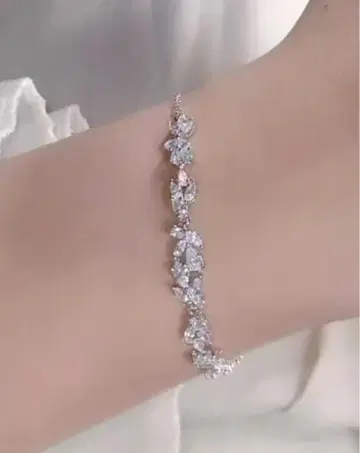 크리스탈 장식 실버 팔찌