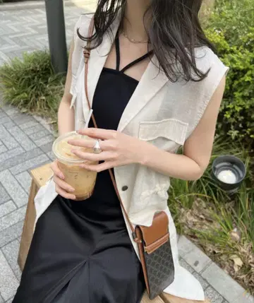 hinari 슬리브리스 탑 블랙