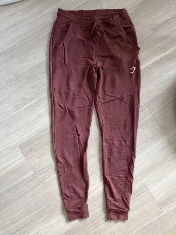 GYMSHARK 버건디 조거 팬츠 S