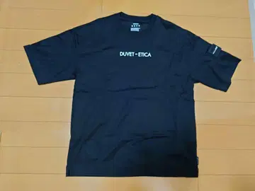 DUVETICA 블랙 로고 티셔츠
