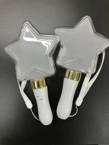 별 모양의 펜라이트 2개 세트