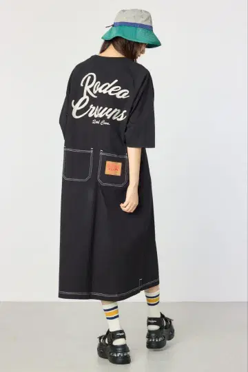 래글런 컬러 스티치 원피스 블랙