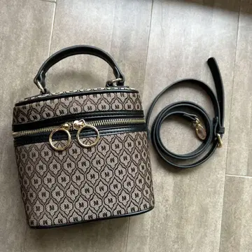 MONOGRAM VANITY 백