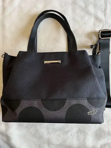 Lacoste 블랙 도트 무늬 숄더백