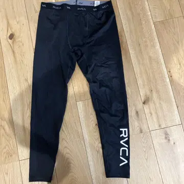 RVCA 블랙 레깅스