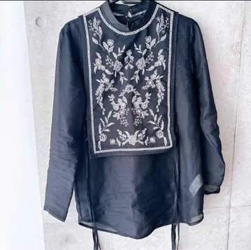 EMBROIDERY APRON BLOUSE 블랙