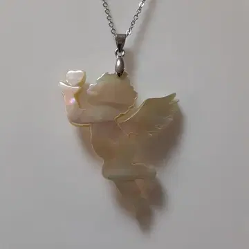 야광 조개 '사랑의 천사 큐피드' 펜던트.