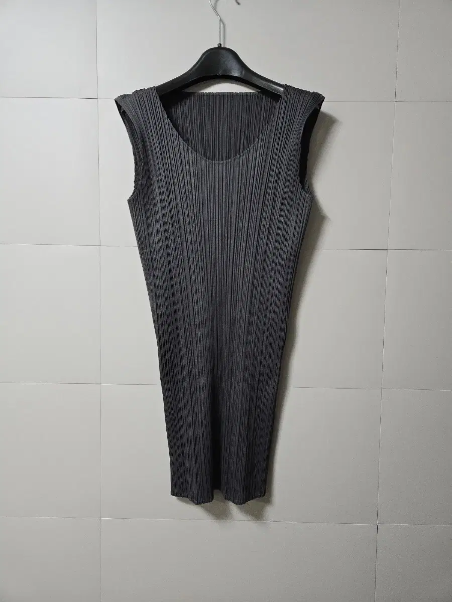 Issey Miyake Pleats Please Sleeveless Top Size 3