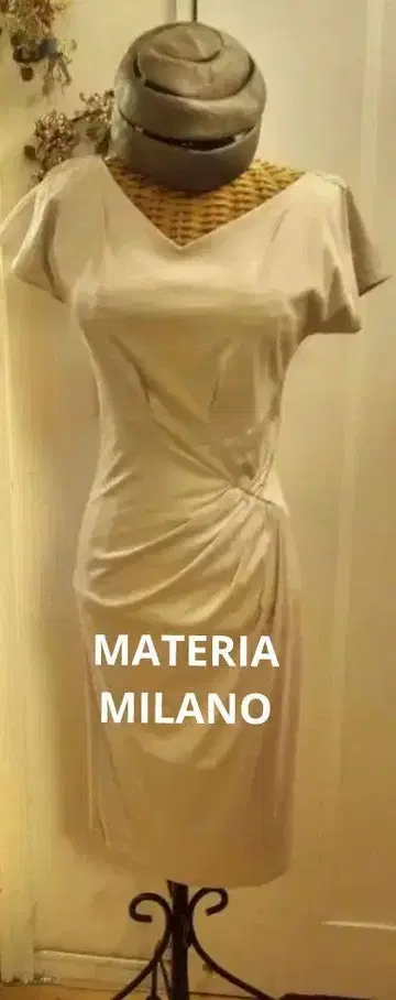 MATERIA 핑크 베이지 V넥 드레이프 반팔 원피스