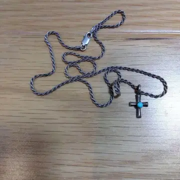 터콰이즈가 세팅된 925 이탈리아 십자가 목걸이